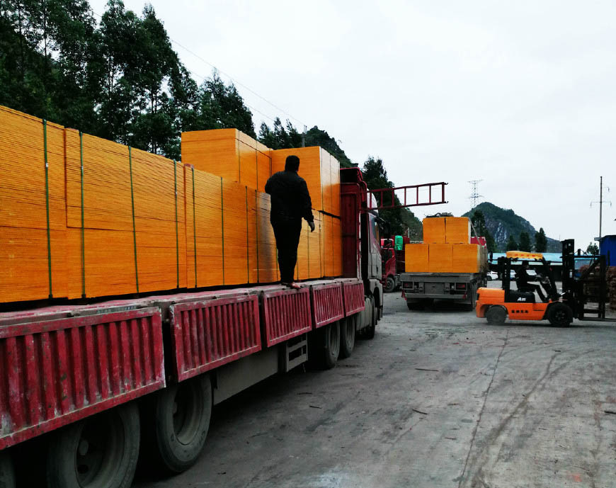 100萬的建筑模板訂單量發往湖南岳陽！